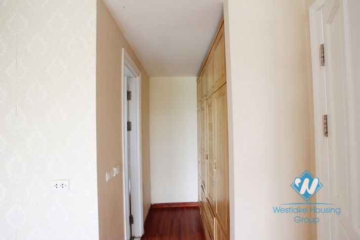 Cheap apartment for rent in P Tower, Ciputra, Tay Ho, Ha Noi